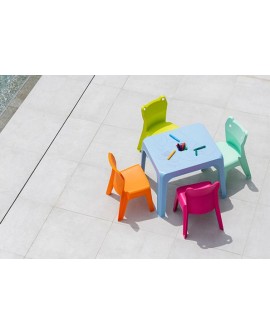 CHAISE avec ensemble table enfant JAN 974 la réunion